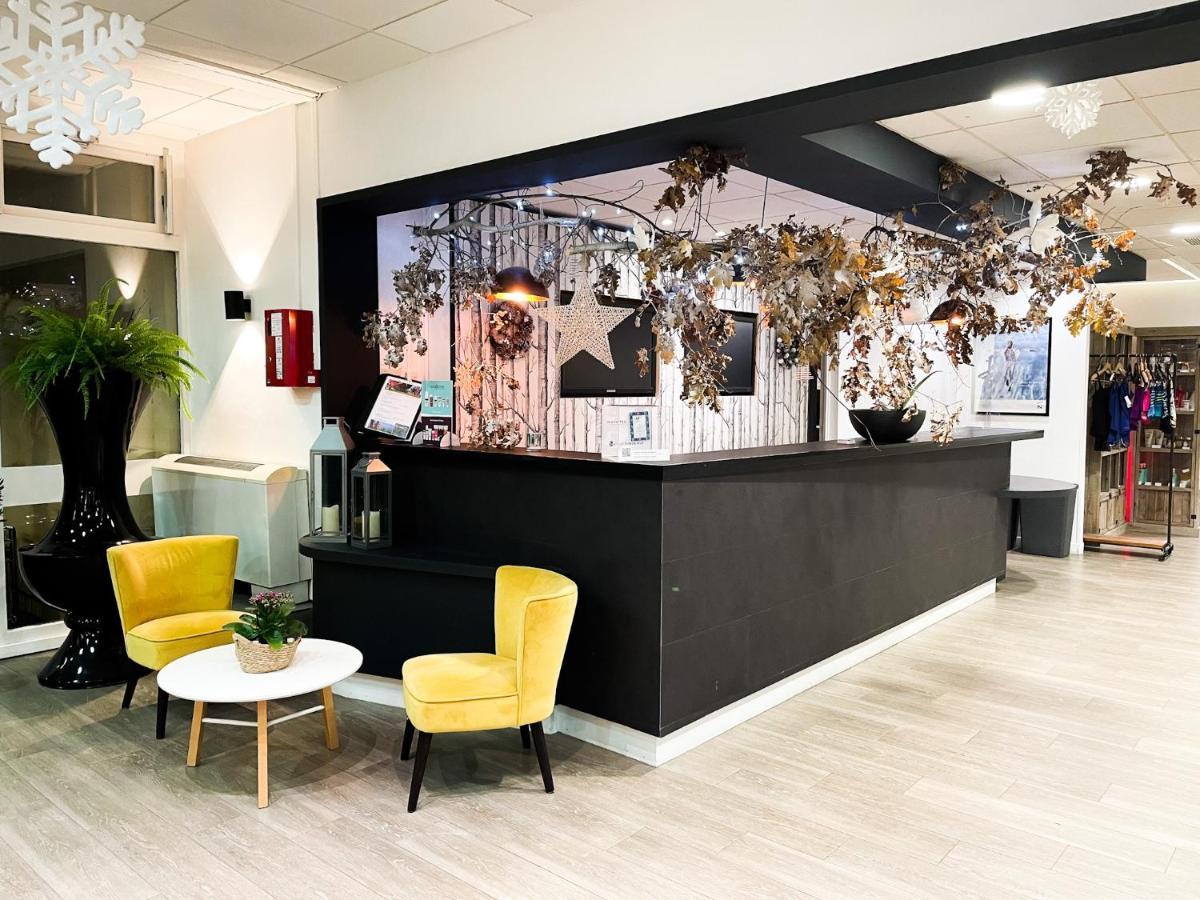 Novotel Fontainebleau Ury Eksteriør billede