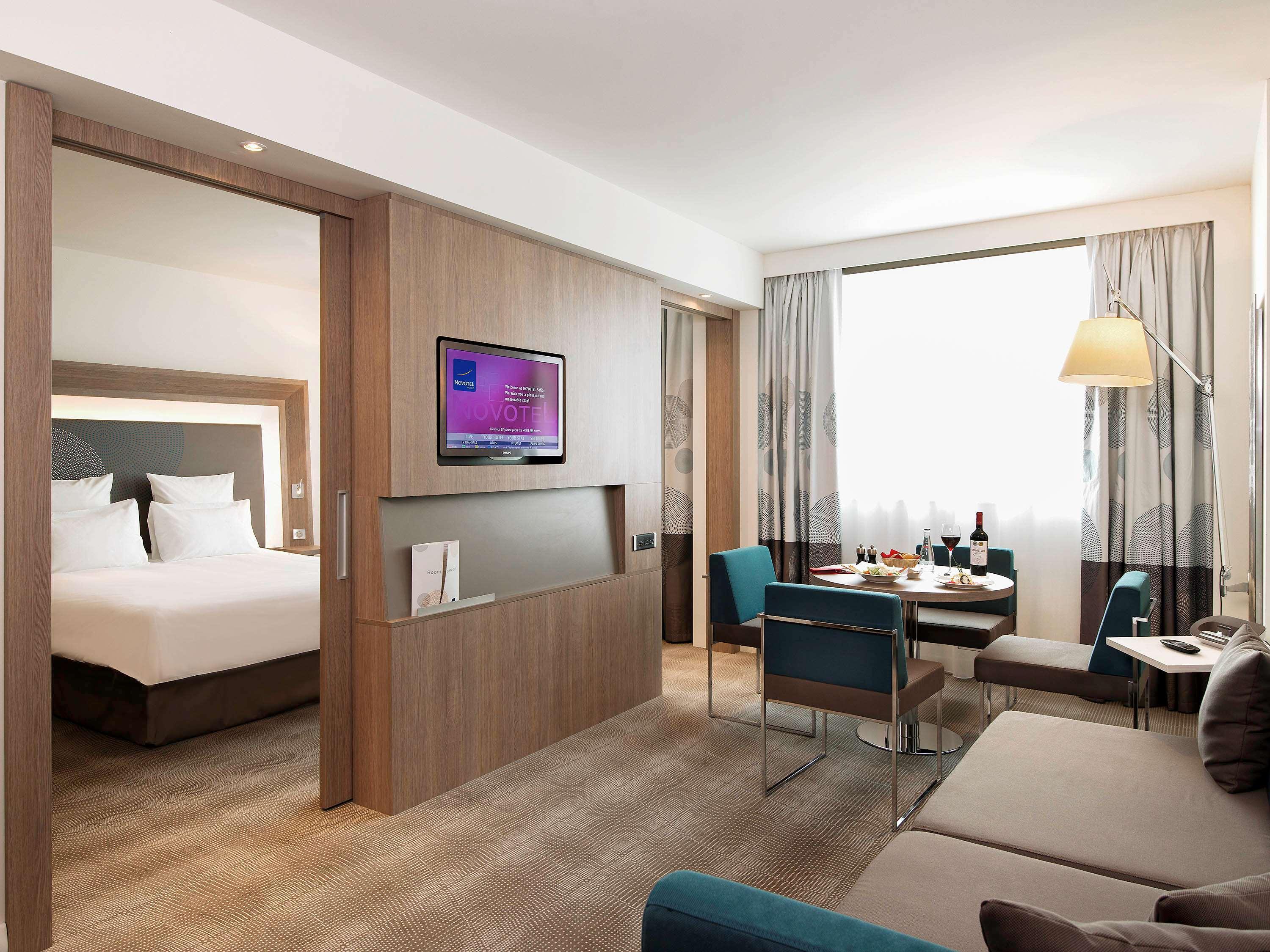 Novotel Fontainebleau Ury Eksteriør billede