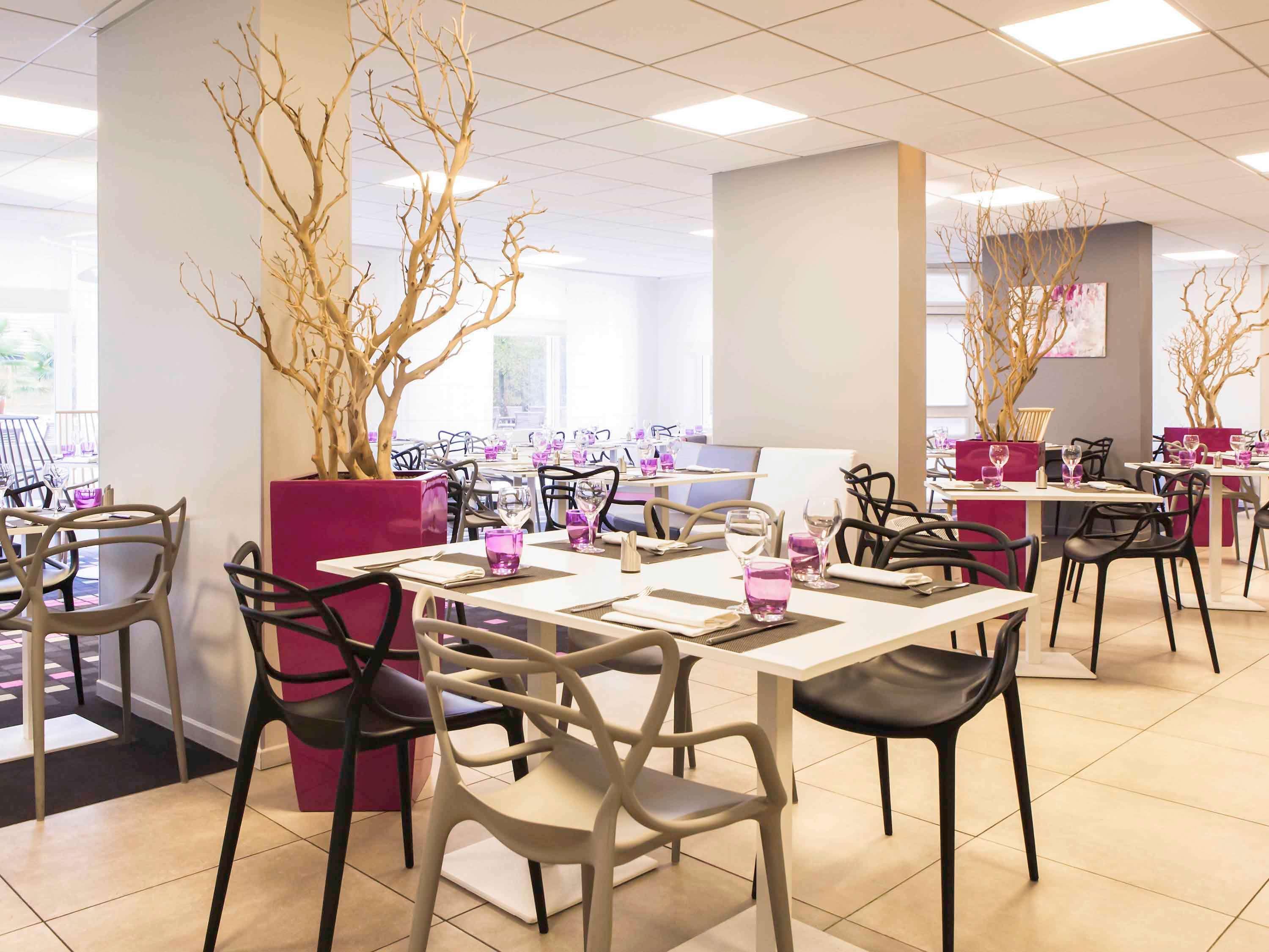 Novotel Fontainebleau Ury Eksteriør billede