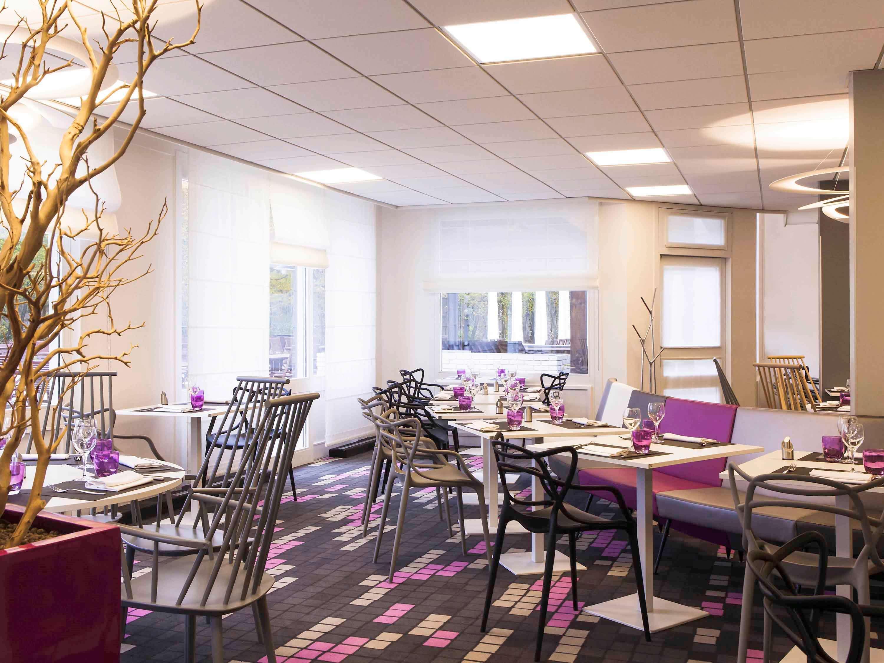 Novotel Fontainebleau Ury Eksteriør billede
