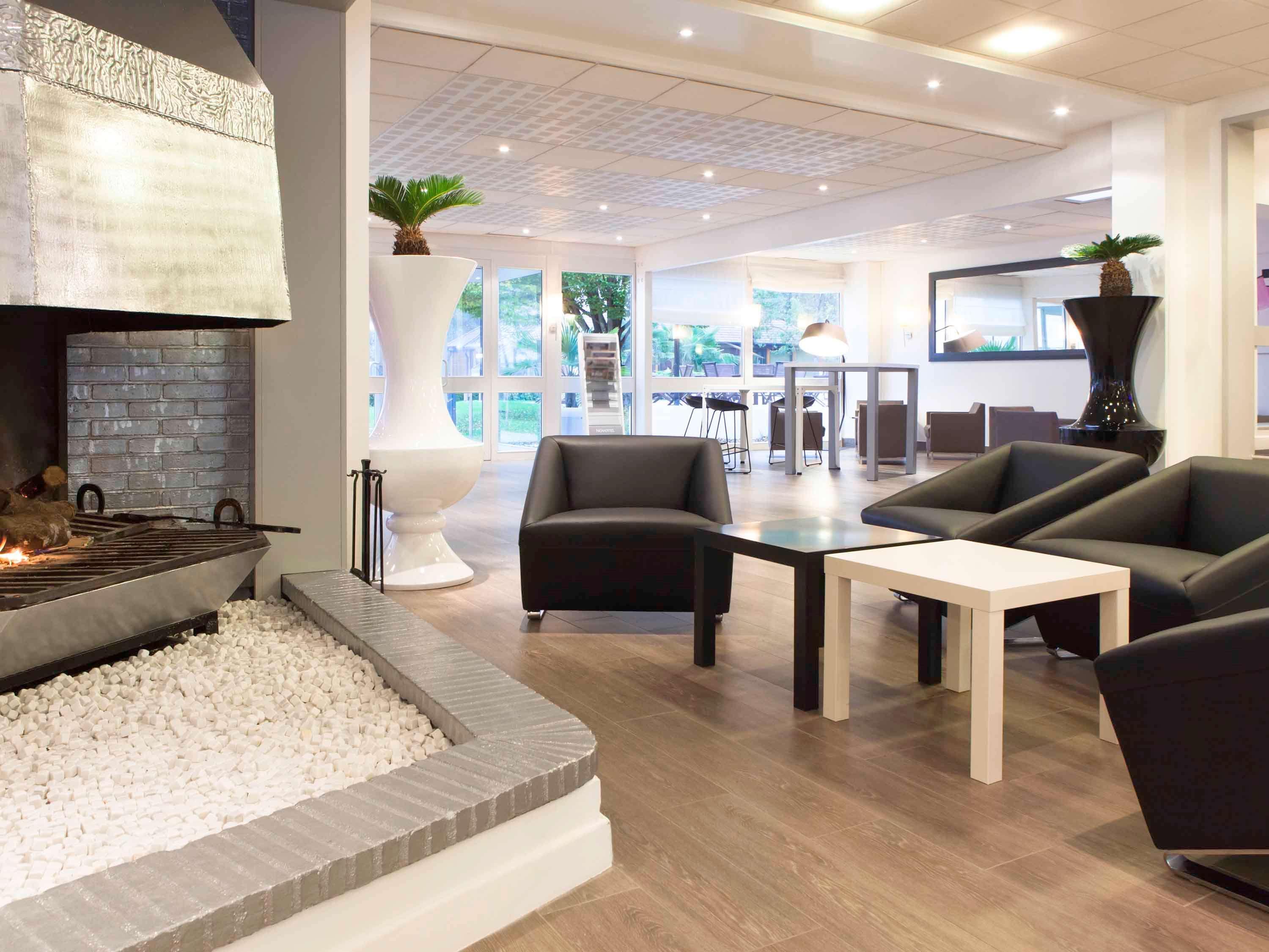 Novotel Fontainebleau Ury Eksteriør billede
