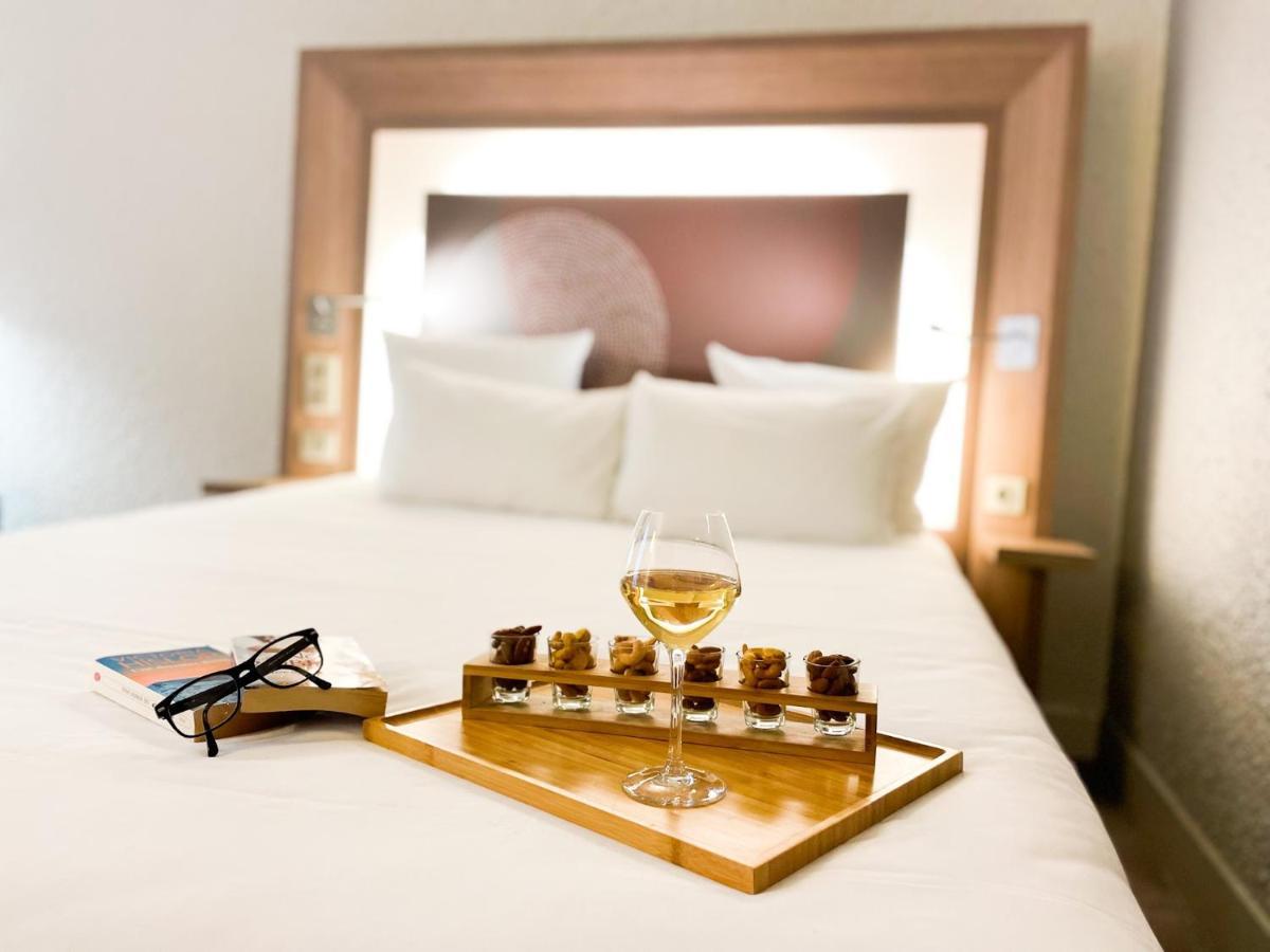 Novotel Fontainebleau Ury Eksteriør billede