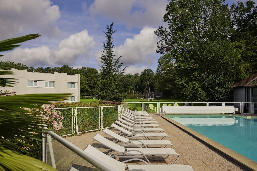 Novotel Fontainebleau Ury Eksteriør billede
